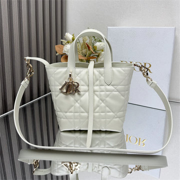 商品細詳を見る:クリスチャンディオール CHRISTIAN DIOR GH-CD2835GQJBS  2026年 トゥジュール ミニ トートバッグ ハンドバッグ