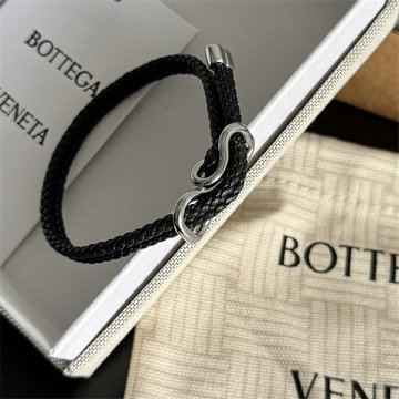 商品細詳を見る:ボッテガヴェネタ BOTTEGAVENETA  99-BOV829387BK 2026年 レザー ブレスレット アクセサリー
