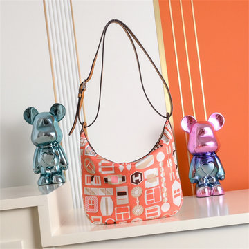 商品細詳を見る:エルメス HERMES 063-H0875CS  2026年 ポーチ シュルソワ トゥー ゴー ショルダーバッグ ルキーシルク プリント