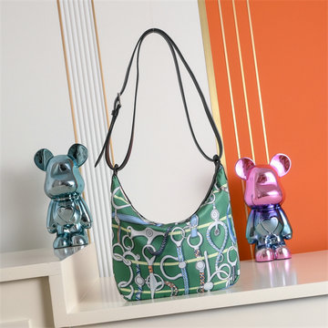 商品細詳を見る:エルメス HERMES 063-H0875GL 2026年 ポーチ シュルソワ トゥー ゴー ショルダーバッグ ルキーシルク プリント