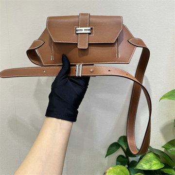 商品細詳を見る:エルメス HERMES 063-H0106SFYZS  2026年 ベルト エラン ポケット 24 ポーチ スウィフト