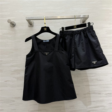 商品細詳を見る:プラダ PRADA 2026年 ナイロン 上下セット タンクトップ ショートスリーブ レディース