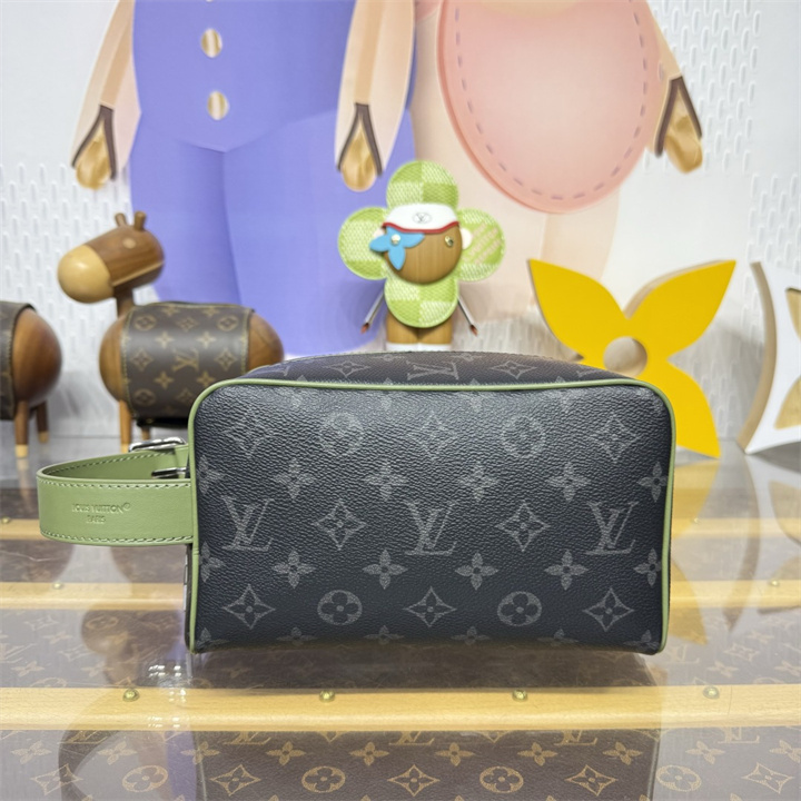 ルイヴィトン LOUISVUITTON 2026年 M28840 ロッカー ドップ キット カーゴ 手持ちかばん 洗面具収納 ポーチ 旅行かばん モノグラム エクリプス キャンバス